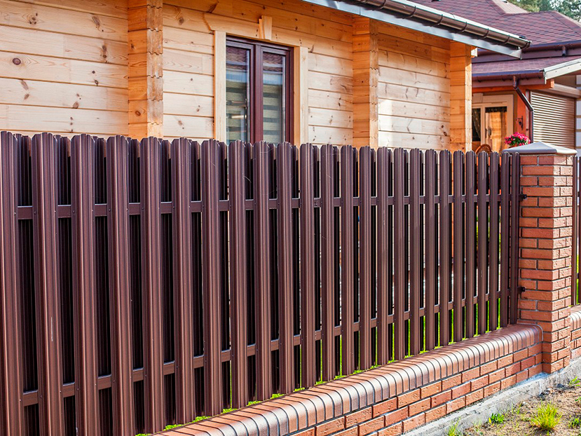 забор из штакетника.jpg